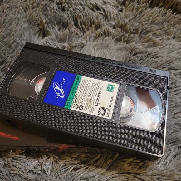 The X FILES VHS Movie (1998) - Picture 8 of 8